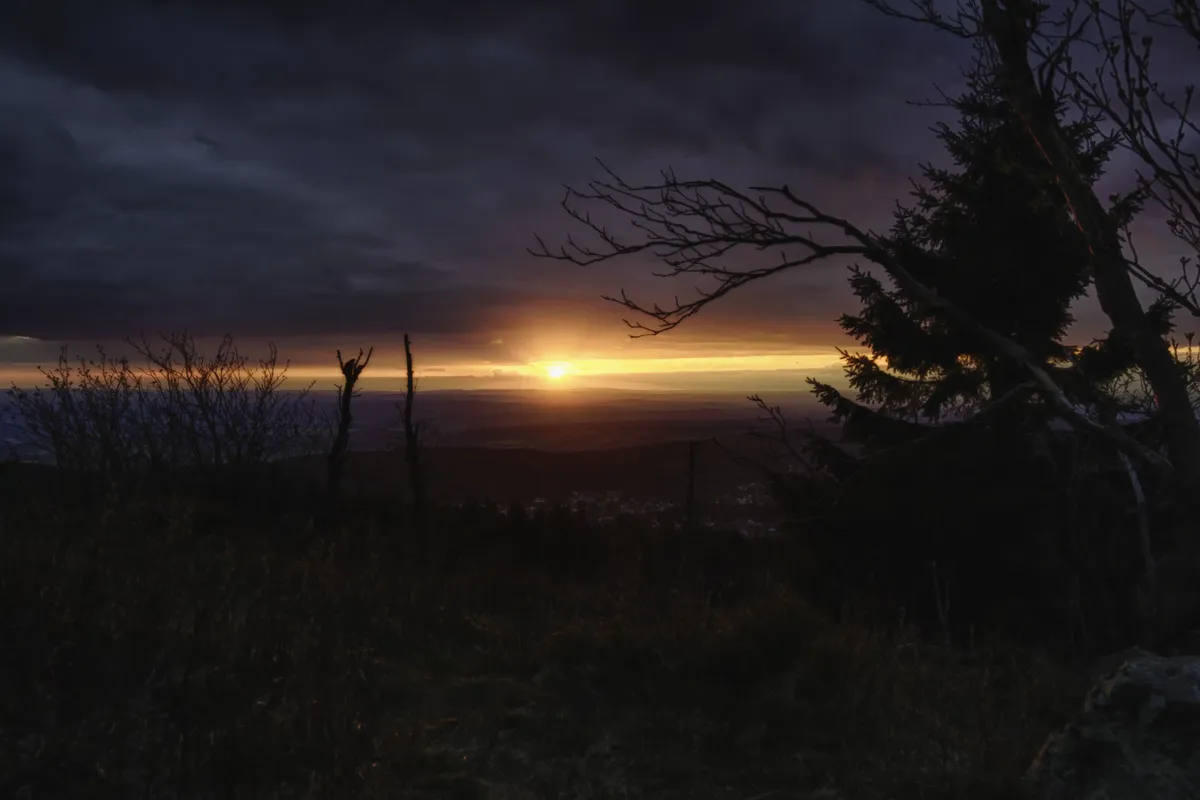 sonnenuntergang-feldberg-stativ-fotokurs-frankfurt.webp