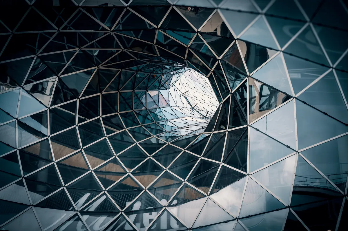Schwarzweiss Architektur mit "Penrose-Dreieck" 